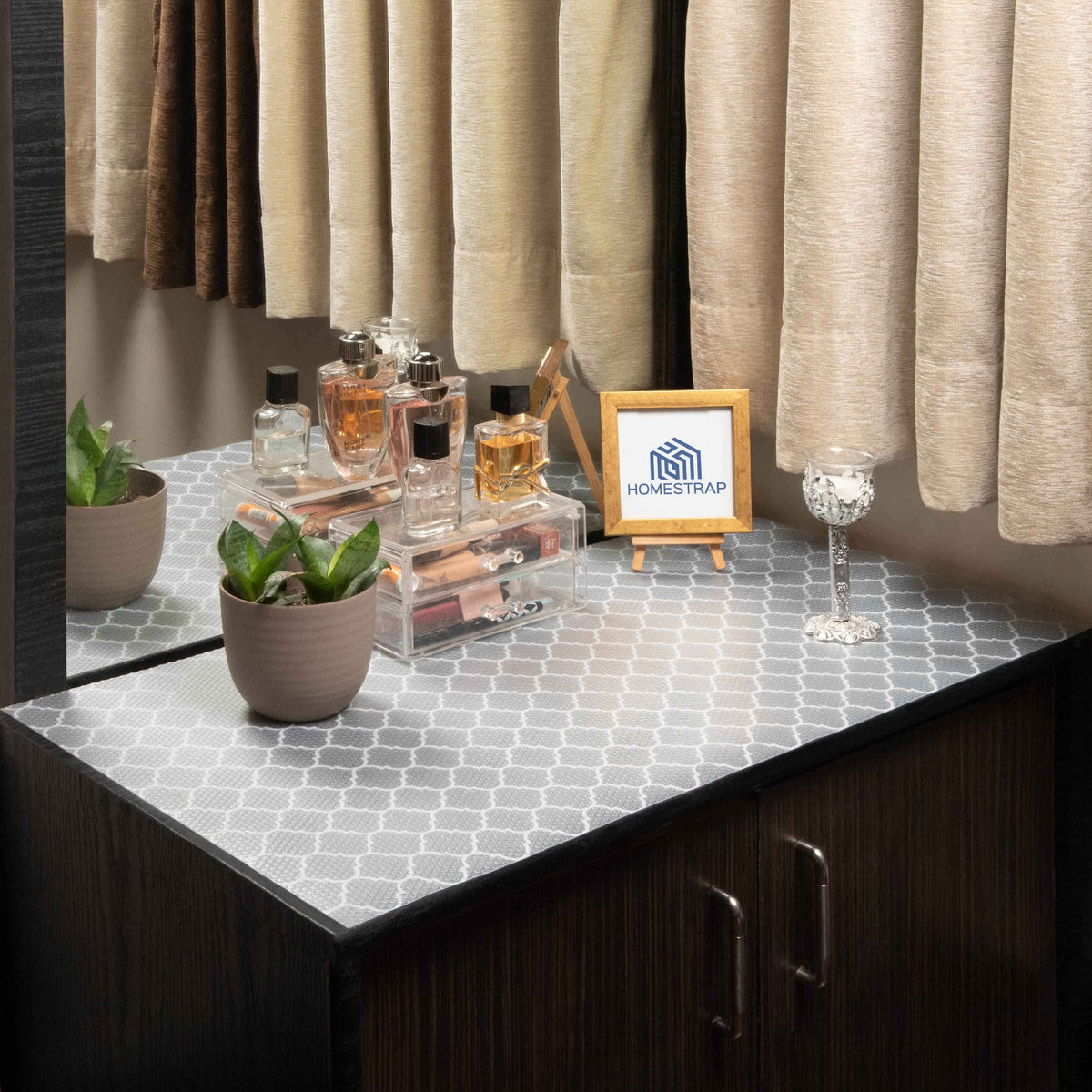 Anti-Slip Dotted Shelf Mat